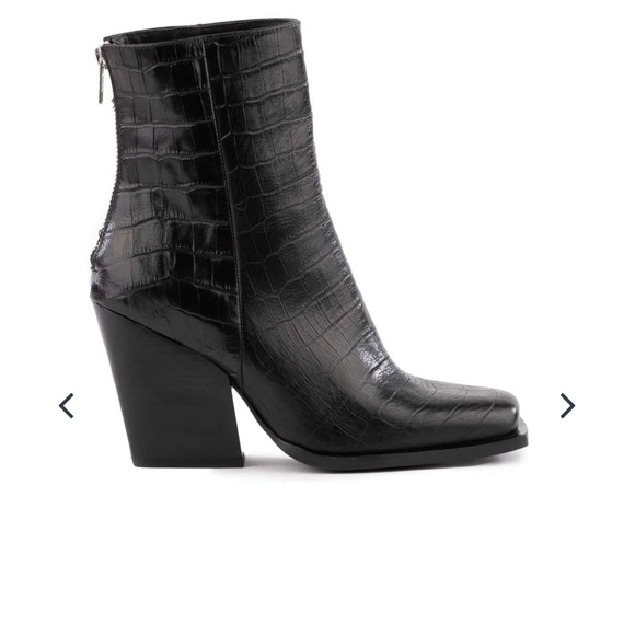 Seychelles size 7.5 black zip back runs small fits 7 - Picture 1 of 3